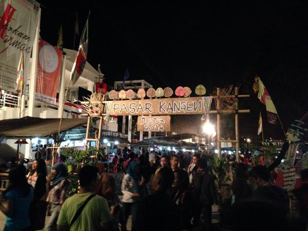 fikrirumde's tweet photo. Nih @hanumfauzia «@infojogja #event 21agts'14 19:27 | Pasar Kangen, rame http://t.co/NSpj3ALQ3I»