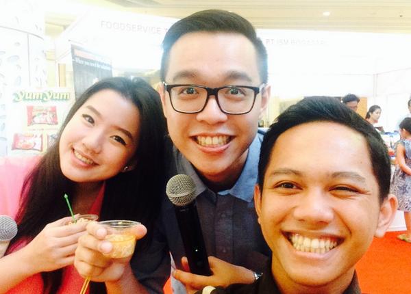 RT <a href="/dimasatriabagus/">dimasatriabagusadewa</a>: <a href="/ardesgoenawan/">Ardes Goenawan</a> <a href="/nikakarnika/">Karnika Grikanandini</a> selfie part two bergaya layak nya anak muda bersama MC kece