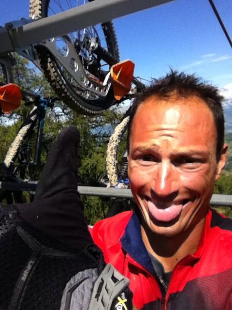 shiffty_nico's tweet photo. Petite session DH... Ça retourne le cerveau @Les_Orres @leshautesalpes #ridesession #heureux http://t.co/DHXiXj1Lqd