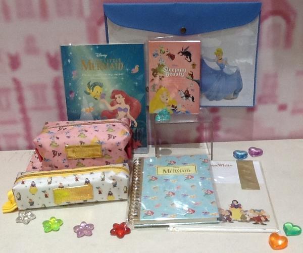 オリンピアアスナル金山店 ディズニープリンセスから新シリーズ登場 O ﾟ ﾟ O それぞれリングノート ポーチ ペンポーチ A5ノート メモ帳 レターセット フラットケースと好きなプリンセスで揃えられます O Http T Co Jaakyidzim