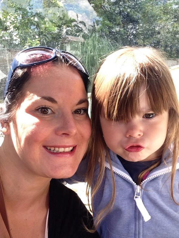 katiefbrown's tweet photo. @ThePrawnster22 #daughtermumday ❤️❤️ http://t.co/AfAvWfnpfr