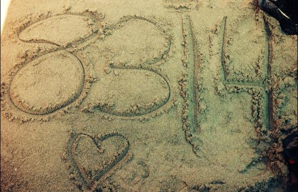 Rebequitta9's tweet photo. Bonita fecha!!! Te amo gordo❤️! @ferrarii8 http://t.co/85g3ZmyJ3i