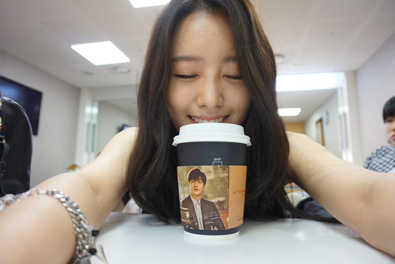 SONGJIEUN on Twitter: "하루종일 너무 마시고싶었던 밀크티라떼♡♡♡♡♡♡ http://t.co/Vminh6CeUg"