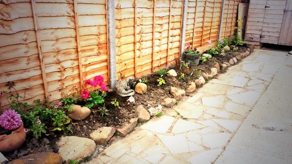 TeTezza's tweet image. Getting my patio sorted with some flowers and the drive starting to look pretty !