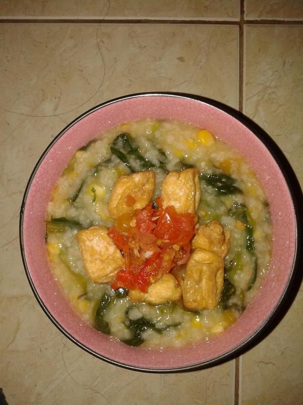 bdchaterine's tweet photo. Finally bubur manado. Kurang ikan asin maknyosss #delicious http://t.co/JiETfvgh2q