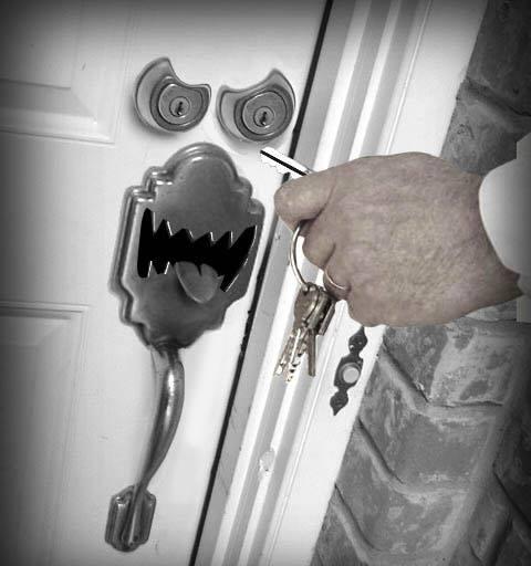 CisaVenezuela's tweet image. Cuidado al comprar #cerraduras. Modelos baratos no tienen la misma vida útil de los de marcas avaladas #CisaTips