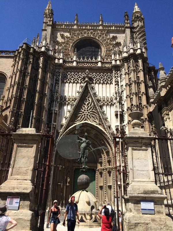 bertoleon23's tweet image. Sevilla tiene un color especial!!! Y no es un tópico!