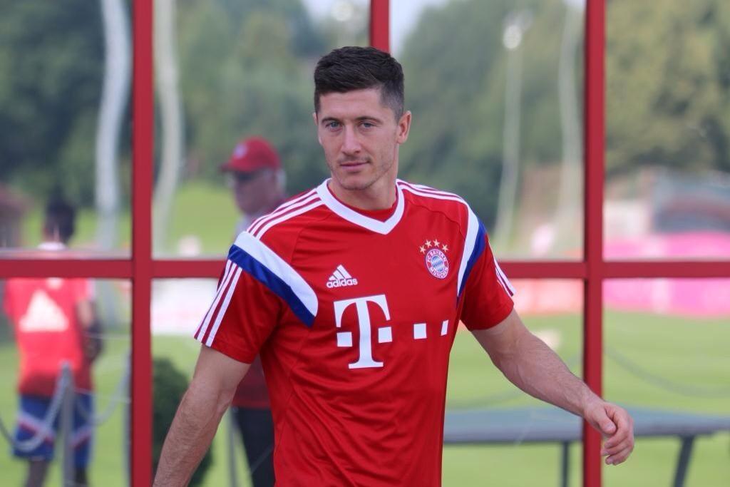 Happy Birthday to the best striker/ player in the world..... Robert Lewandowski  