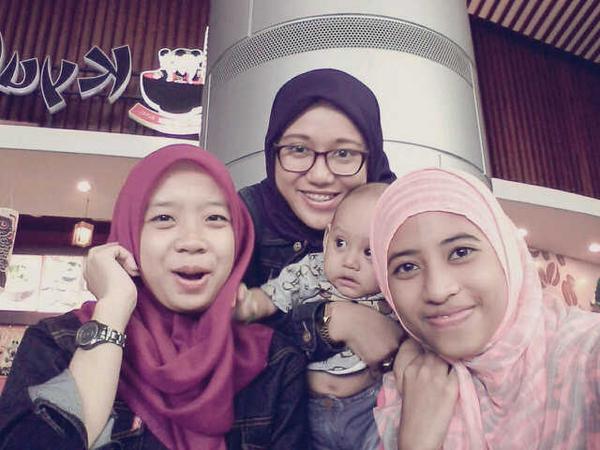 RT <a href="/Aidawaen/">Aida Farah Firdausy</a>: Lucky to have them @ayundawidiyanti <a href="/DpAmalia/">amalia rizky</a> ♥