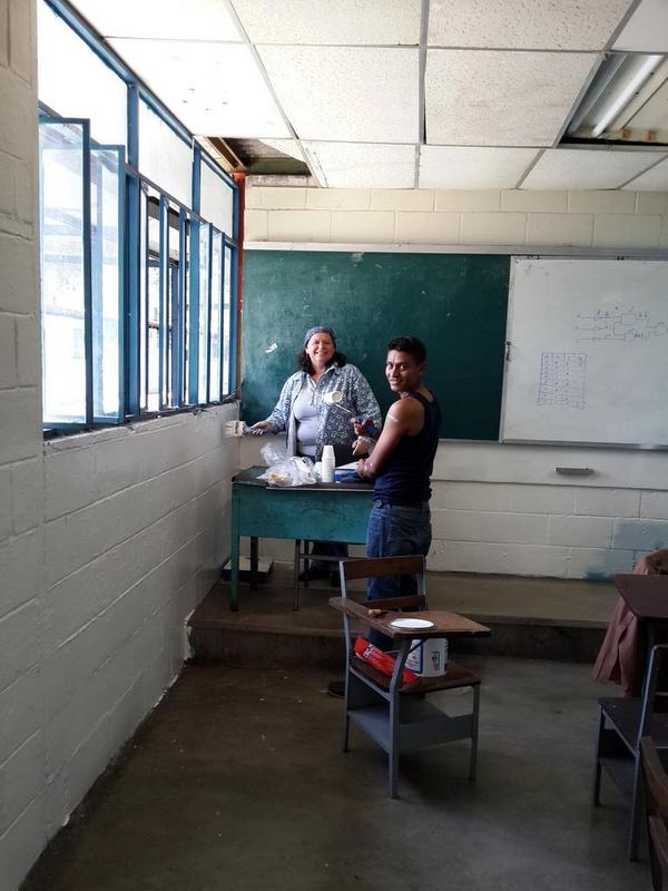 potencial_vzla's tweet photo. @JEHYSONGUZMAN  RT: .@MPPEU junto con Trabajadores y Estudiantes #UPTAEB en #CayapaUniversitaria d mantenimiento http://t.co/DEDid8MOGS