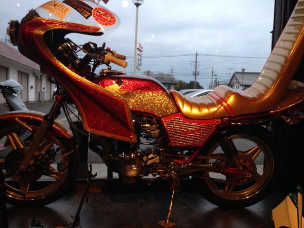 フレークラメ塗装のホークⅢ ド派手な塗装に金の三段！ 目立つ！！