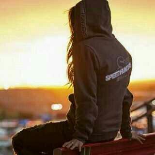 اسولف معك في غيابك نار الشوق تكويني. ♡