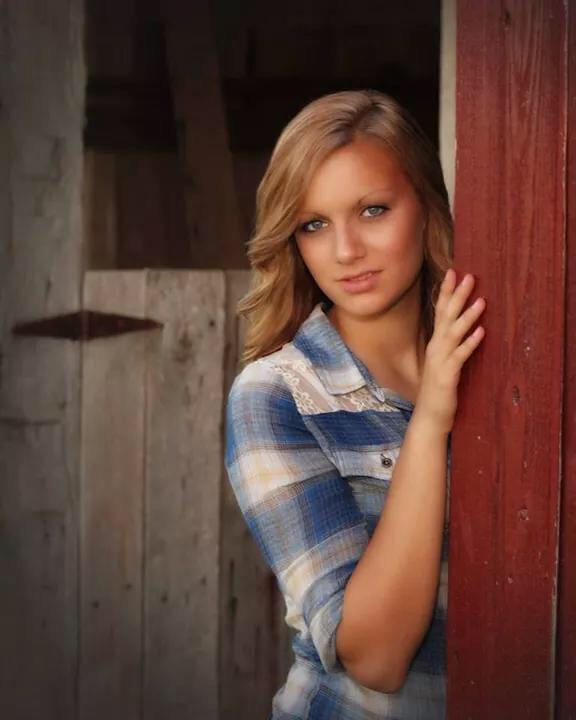 KayleeRae7's tweet photo. Senior pics 2015 http://t.co/LLHI5XCkDj