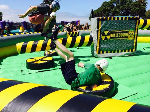 UCLAAndersonRJ's tweet photo. Wipe out #squaregames http://t.co/uzmxlEwqY1