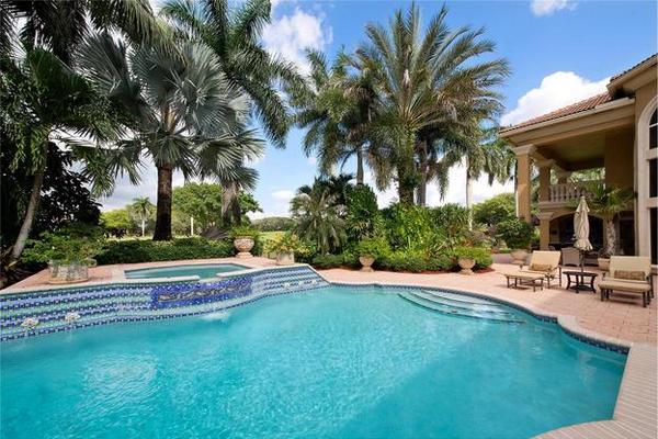 StevenSolomon's tweet image. Who wants to go for a dip? Call Steven and we may just be able to make that happen! bit.ly/1vmAdjO