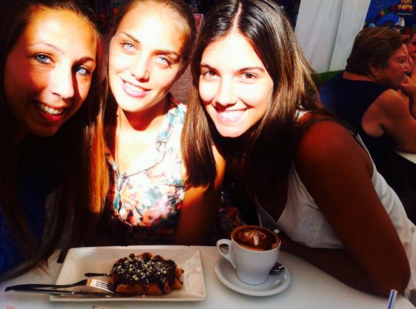 Arantxabp25's tweet photo. Despedida de nuestra @ImLauritiyi!! @ImSandri #SenosvadeErasmus :( http://t.co/DWYLmEQODA