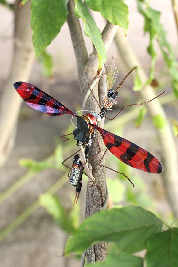 john_espey's tweet image. Finishing up my new instructable today!  Check it out soon! @instructables #robofly #flytying #organicelectrics