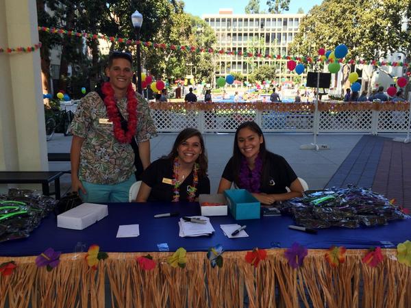 USCChrissy's tweet photo. Ready to meet the incoming class at the #ViterbiLuau #WelcomeToUSC http://t.co/uPblWjNiFN