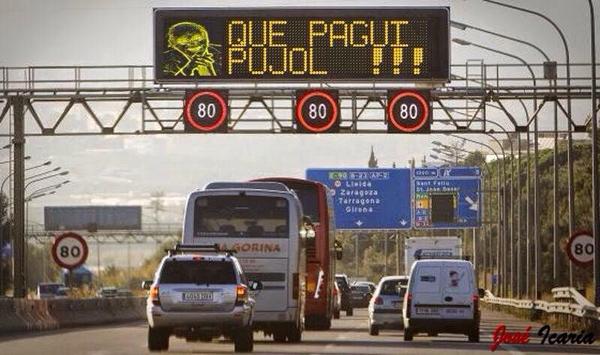 Panel de la autopista hackeado en la salida de Barcelona  BvlSCSiCUAAikQh