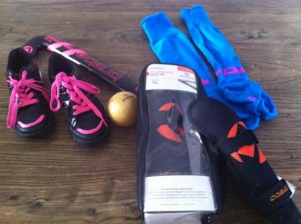 Te koop! Hockeyspullen meisje 5/6 jaar : link.marktplaats.nl/838947850