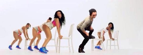 PurrposeBieber's tweet photo. @AustinMahone HOW DOES THIS MAKE YOU FEEL?😂😂 http://t.co/Q6uBYW9yv3