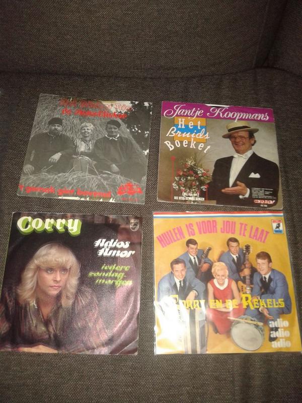 Markdevries10's tweet image. Nieuwe singles gekocht