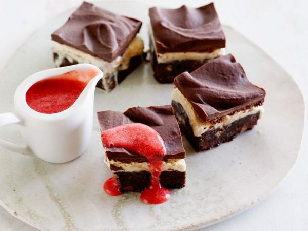 FoodNetwork's tweet photo. Recipe of the Day: @GDeLaurentiis' Frozen Brownie Sundaes http://t.co/iAdi5IknQd. http://t.co/tHr3ZDik24