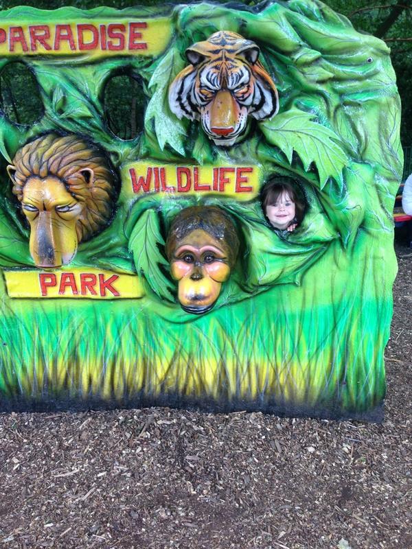 katiefbrown's tweet photo. @thekelster123 @ThePrawnster22 @jlb8778 excellent day with gorgeous girl... #lovehermillions http://t.co/JGonZsQaPl