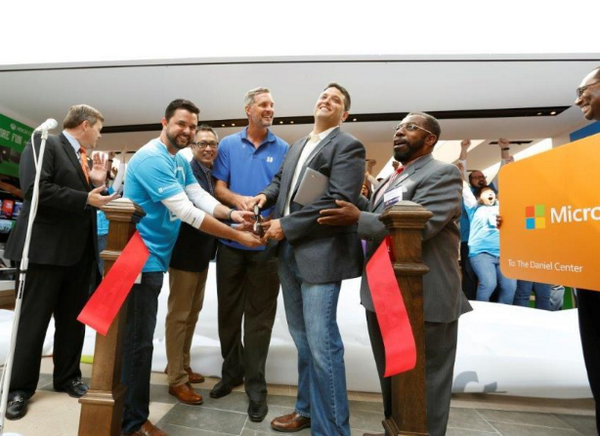 MSFTnews's tweet photo. New @MicrosoftStore now open at #Durham; come visit @ShopSouthpoint! #MicrosoftNC http://t.co/rW3voL4nnx