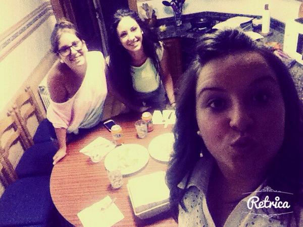 maria_274's tweet photo. Cenita de jueves con mis maris @MMariaRuiz @MMariaRuiz 😙😙 http://t.co/q92jqfSMW7