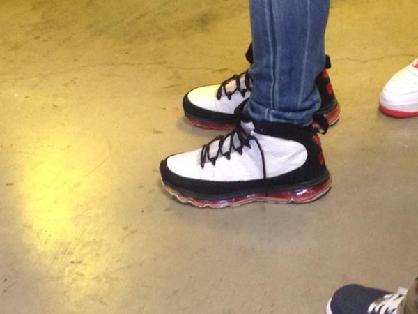 FreshDuzIt's tweet photo. #mustcops http://t.co/F80yrRI2yr