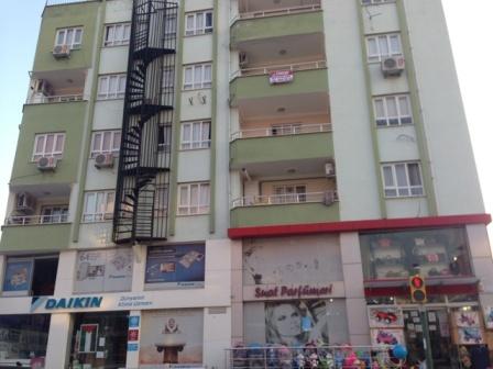 Suat Parfümeri üzerinde satılık 3+1 (açık mutfak) bahçeli bulvarı cepheli satılık daire! Fiyat : 135.000TL