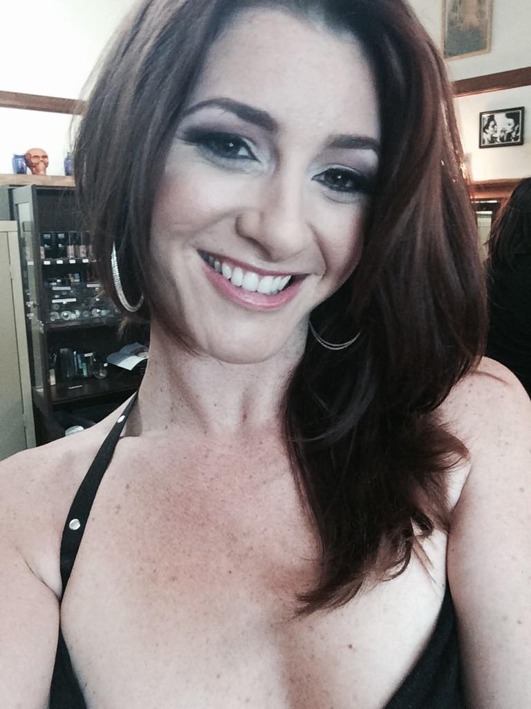 Love the makeup gals at @kinkdotcom 💋 http://t.co/YisuCzr66v