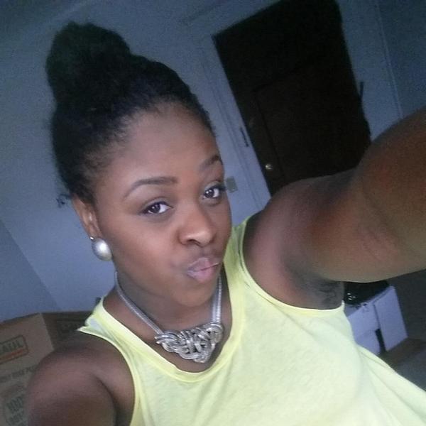 kiaraBlog1's tweet photo. Curly bun don't care 
Brown skin beauty http://t.co/fomfmj3alQ