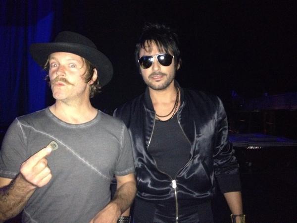 PremiosTuMundo's tweet photo. ¡RT RT RT si te encantó la presentación de @LaLeyOficial en #PremiosTuMundo! http://t.co/cNeMeRqx21