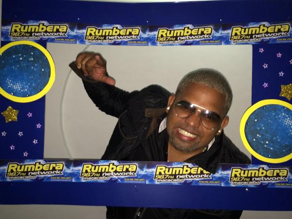 songguayoyo's tweet photo. Llegando a @rumbera987fm #Maracaibo presentado nuestro primer sencillo #BailaSonGGuayoyo y en @ALENGUASUELTA Ufffff!! http://t.co/S6HJIKe7Ww