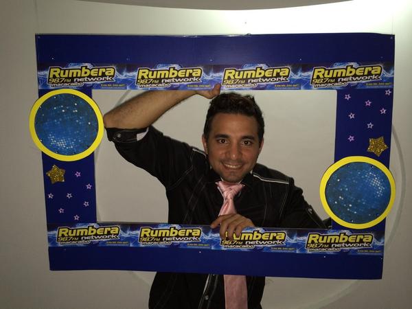 songguayoyo's tweet photo. Llegando a @rumbera987fm #Maracaibo presentado nuestro primer sencillo #BailaSonGGuayoyo y en @ALENGUASUELTA Ufffff!! http://t.co/S6HJIKe7Ww