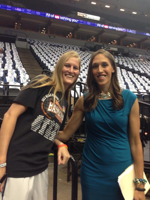 kb_katiebourk's tweet photo. Met @RebeccaLobo before the Lynx game #WNBAPlayoffs She told me I had on the right shorts :) #UCONN #9 #MayaMVP http://t.co/h8EwEzcblB