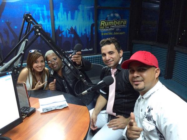 songguayoyo's tweet photo. Ya en la entrevista @ALENGUASUELTA en @rumbera987fm y su gran operador de audio @jefefico un programa muy dinámico http://t.co/vWhQgAq7lH