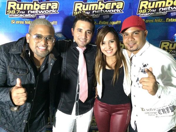songguayoyo's tweet photo. Ya en la entrevista @ALENGUASUELTA en @rumbera987fm y su gran operador de audio @jefefico un programa muy dinámico http://t.co/vWhQgAq7lH