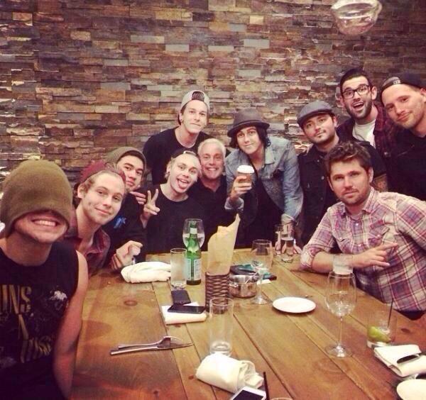 shotsforjamie's tweet photo. ✌️ http://t.co/4q0nH8OLth