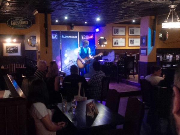 LMSmith01's tweet photo. Ron Hawkins @docmagilligan 's Pub #niagarafalls great show http://t.co/BC0VPaEr0V