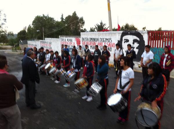 SupervisionBG29's tweet photo. Presenciando el ensayo de la Banda de Guerra del Módulo Mario Benedetti; una de las mejores de la Zona Escolar!!! http://t.co/UFqGCodMF1