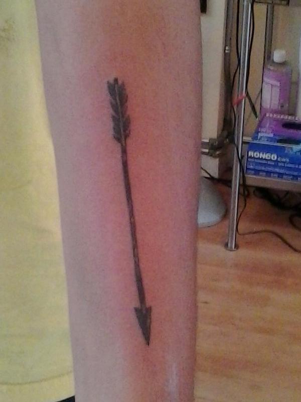 SaraFeather's tweet photo. Wicked:) #arrow #goforwardnotback @hungryindiekid http://t.co/eWwwt8nwCS