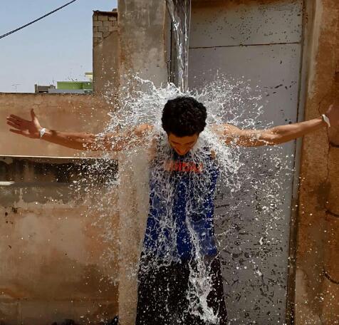 abdallah_1193's tweet photo. Raising awareness about the ALS by accepting the #ALSBucket challenge #JustDoIt and yeah it's COLD! http://t.co/3jURd6xAQv
