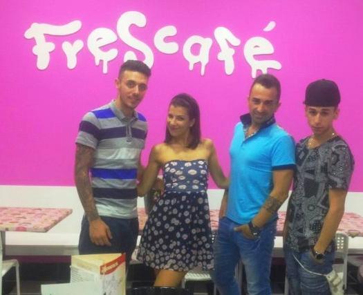 FranLara__'s tweet photo. Pedazo de rinconcito y de vecinas !!!

Pasándolo dulce con @olayarivas @isma_RG4Life #Javier ( #A.Isla ) jajaja http://t.co/Z9RMhnbHMS