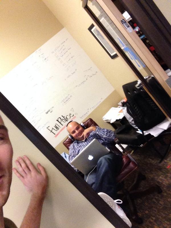 DayoTree's tweet image. when bae catch u watching beaches at work @drumartin #dateability