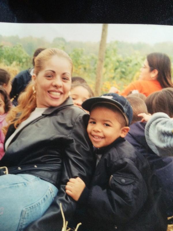 jonnybugginout's tweet photo. gonna miss my mom ode even though she gets me tight #mynumberonelady ๐๐ http://t.co/iGemKen84P