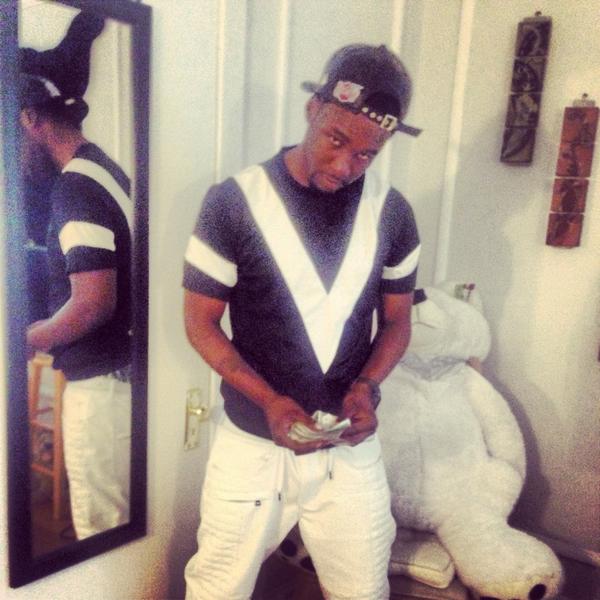Neezycalhoun's tweet photo. I'm on tweeter knew to this shit what's good http://t.co/UqzDuG5lAj