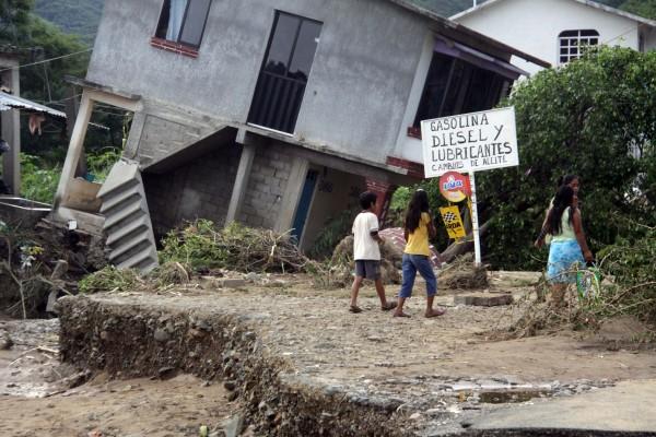 DiarioRotativo's tweet image. Investigará gobierno de Querétaro vivienda de IVEQRO mal hechas - rotativo.com.mx/noticias/metro…